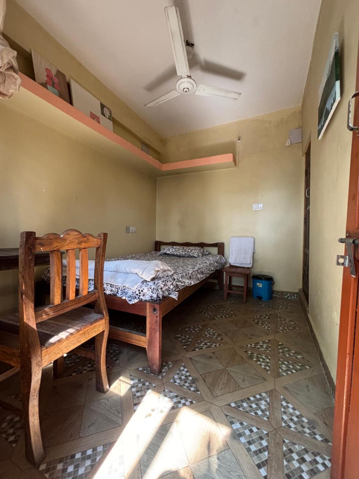Dinesh House Bed & Breakfast โพคารา ภายนอก รูปภาพ