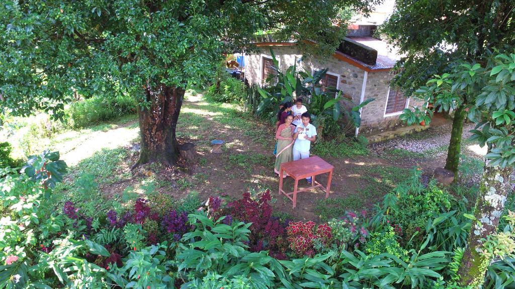 Dinesh House Bed & Breakfast โพคารา ภายนอก รูปภาพ