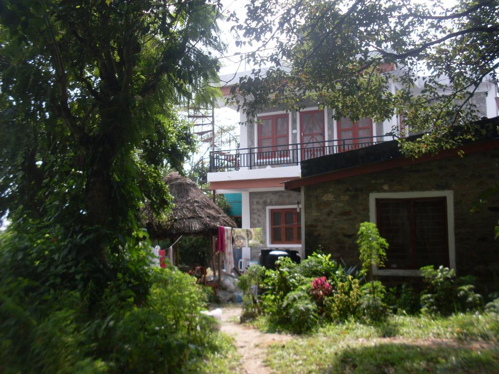 Dinesh House Bed & Breakfast โพคารา ภายนอก รูปภาพ
