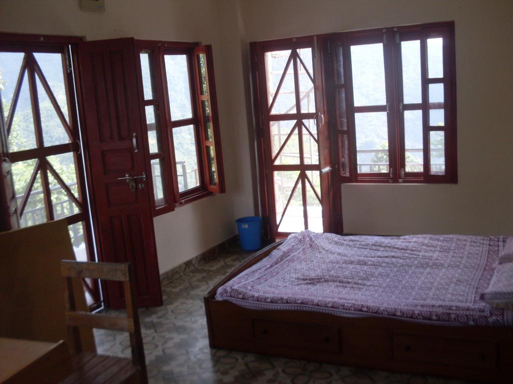 Dinesh House Bed & Breakfast โพคารา ภายนอก รูปภาพ