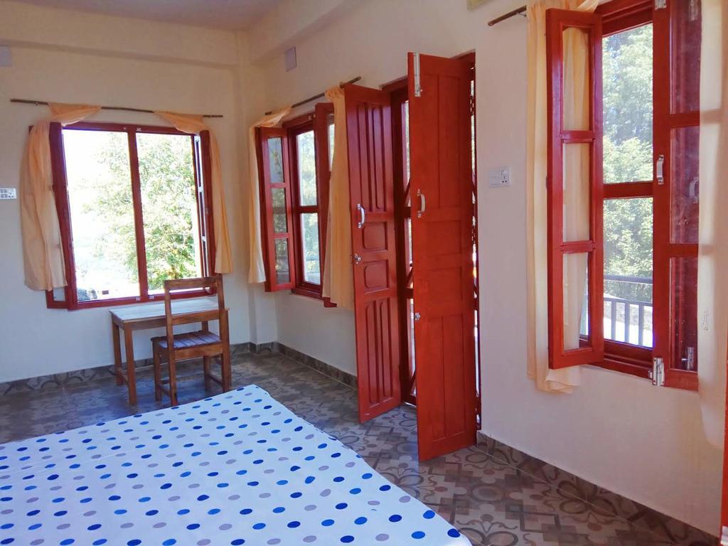 Dinesh House Bed & Breakfast โพคารา ภายนอก รูปภาพ