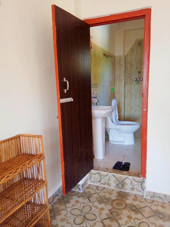 Dinesh House Bed & Breakfast โพคารา ภายนอก รูปภาพ