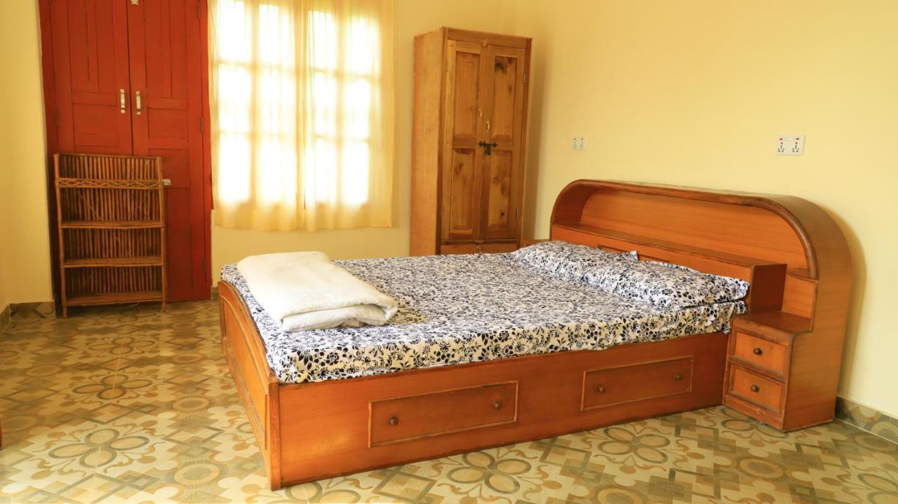 Dinesh House Bed & Breakfast โพคารา ภายนอก รูปภาพ