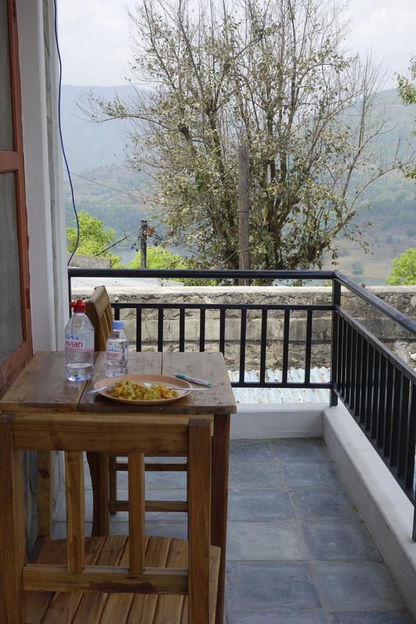 Dinesh House Bed & Breakfast โพคารา ภายนอก รูปภาพ